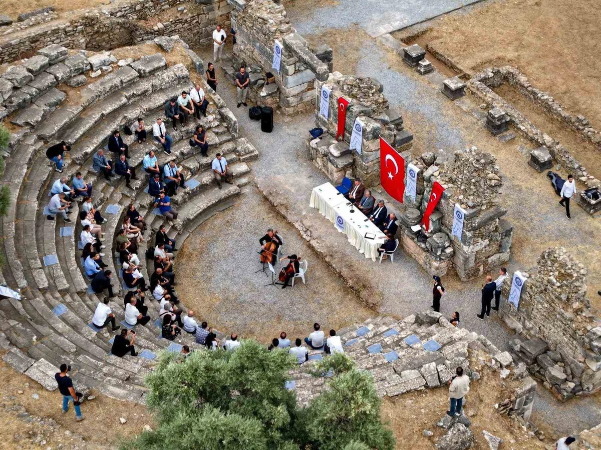 ADÜ Yönetim Kurulu ve Senato Toplantısı Nysa Antik Kenti’nde gerçekleştirildi