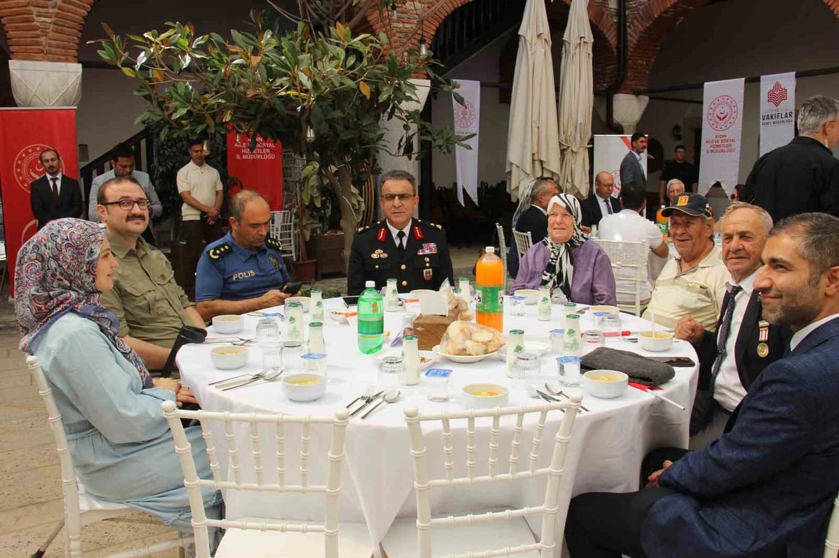 Aydın’da gaziler onuruna yemek programı düzenlendi