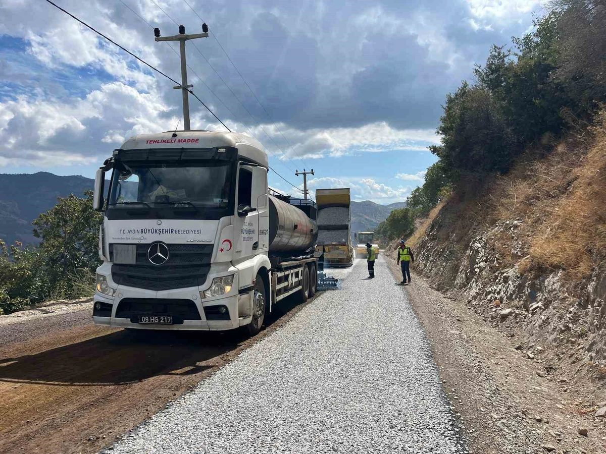 Aydın’ın dört bir yanında yol çalışmaları sürüyor