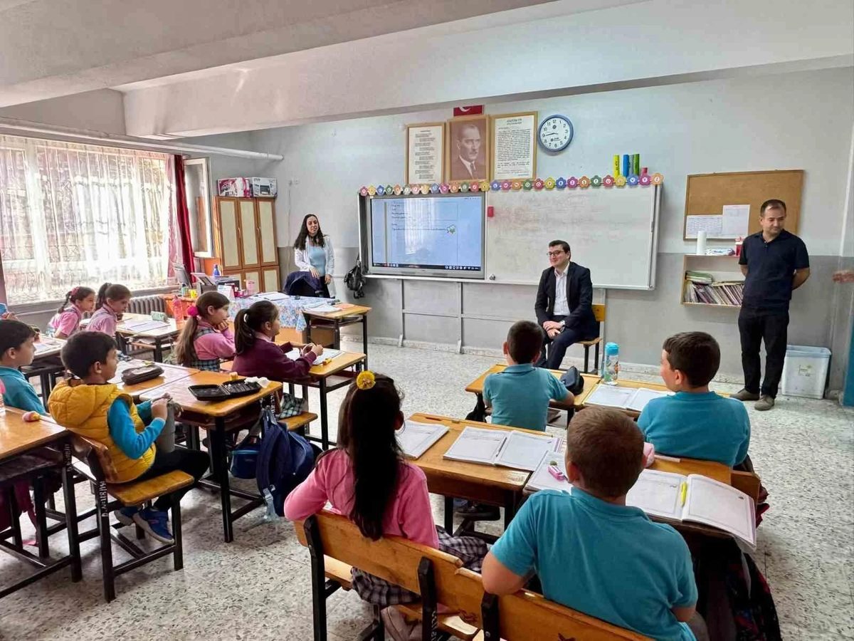 Bozdoğan’da Kaymakam Sözen, öğretmen ve öğrencilerle bir araya geldi