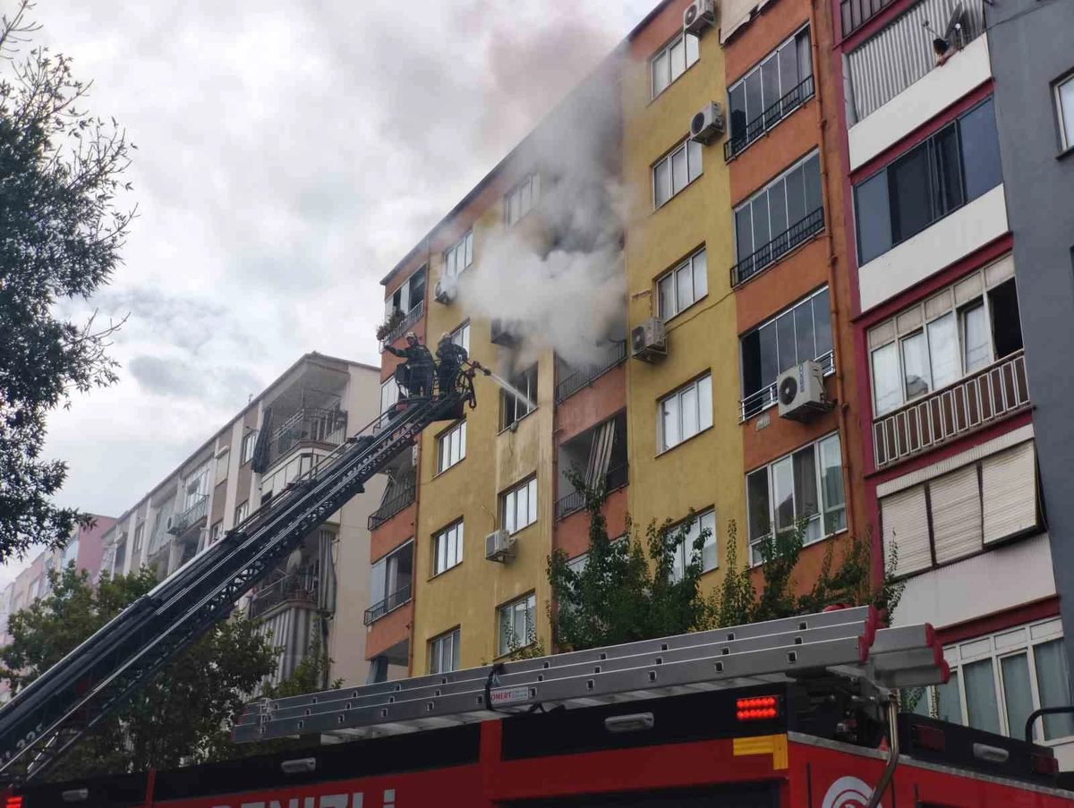 Denizli’de dairede çıkan yangında 1’i yatalak 2 kişi dumandan etkilendi