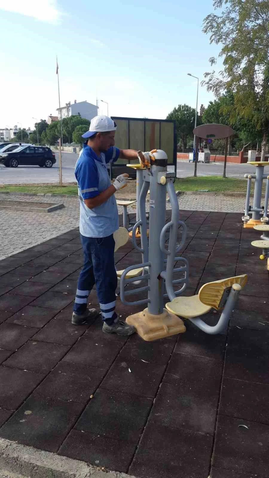 Didim Belediyesi’nden parklarda genel bakım çalışması