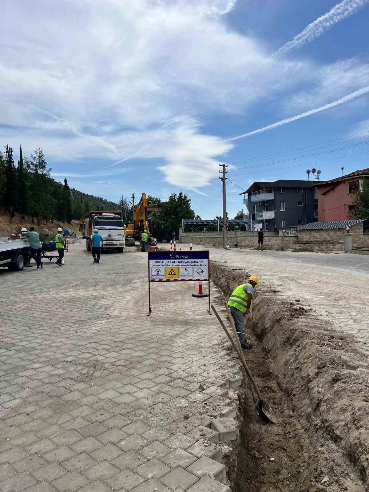 Karahayıt’ta doğal gaz için ilk kazma vuruldu