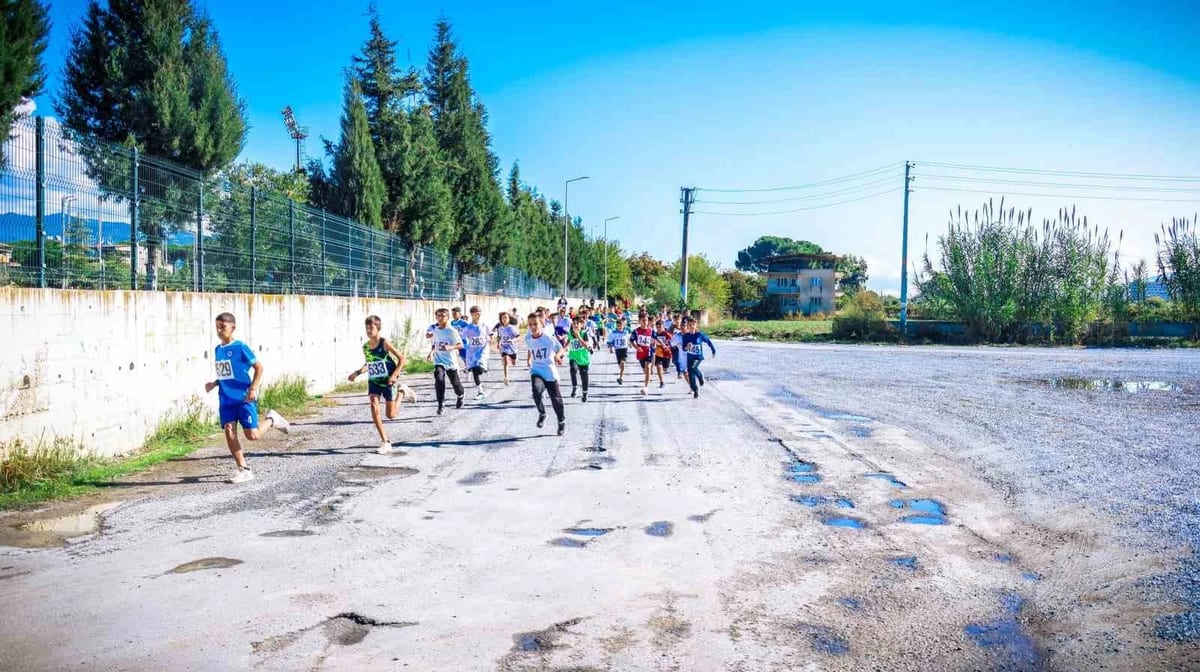 281 sporcu Okul Sporları Kros İl Birinciliği'nde Aydın'da yarıştı