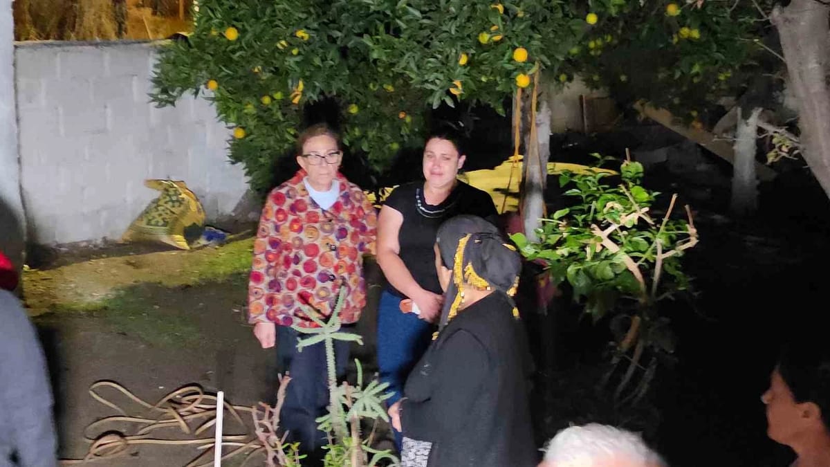 4 kişilik aile sobadan çıkan yangından zor kurtuldu, ev kullanılamaz hale geldi