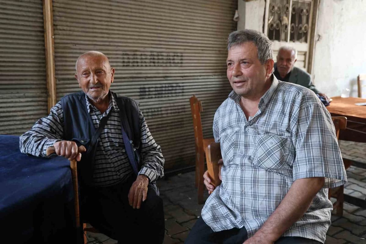 86 yaşında, her gün 8 kilometre yürüyor