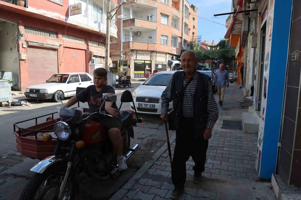 86 yaşında, her gün 8 kilometre yürüyor