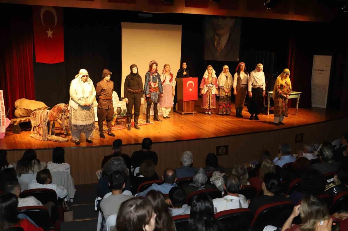 Abide-i Aşk oyunu Nazilli'de Milli Mücadele kadınlarını anlattı