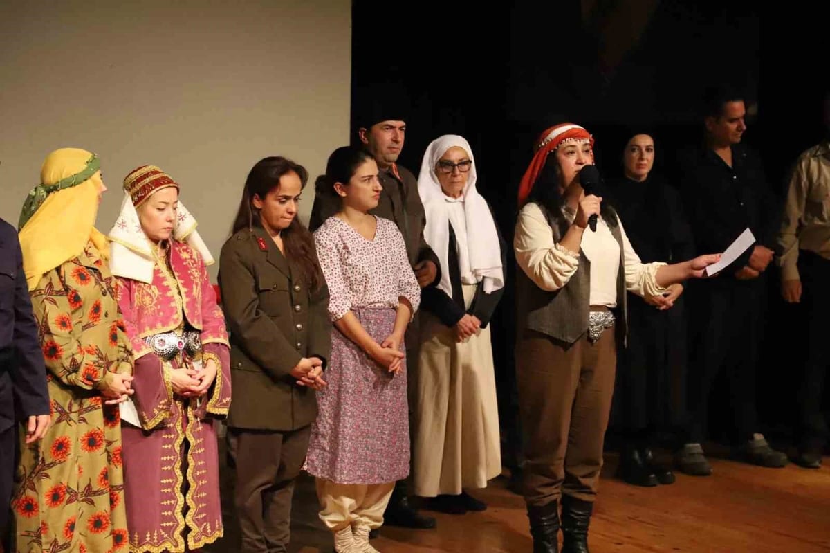 Abide-i Aşk oyunu Nazilli'de Milli Mücadele kadınlarını anlattı