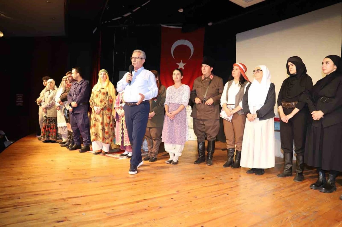 Abide-i Aşk oyunu Nazilli'de Milli Mücadele kadınlarını anlattı