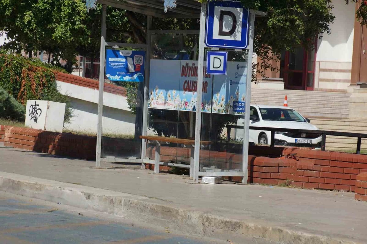 Adliye önündeki şüpheli paket fünye ile patlatıldı