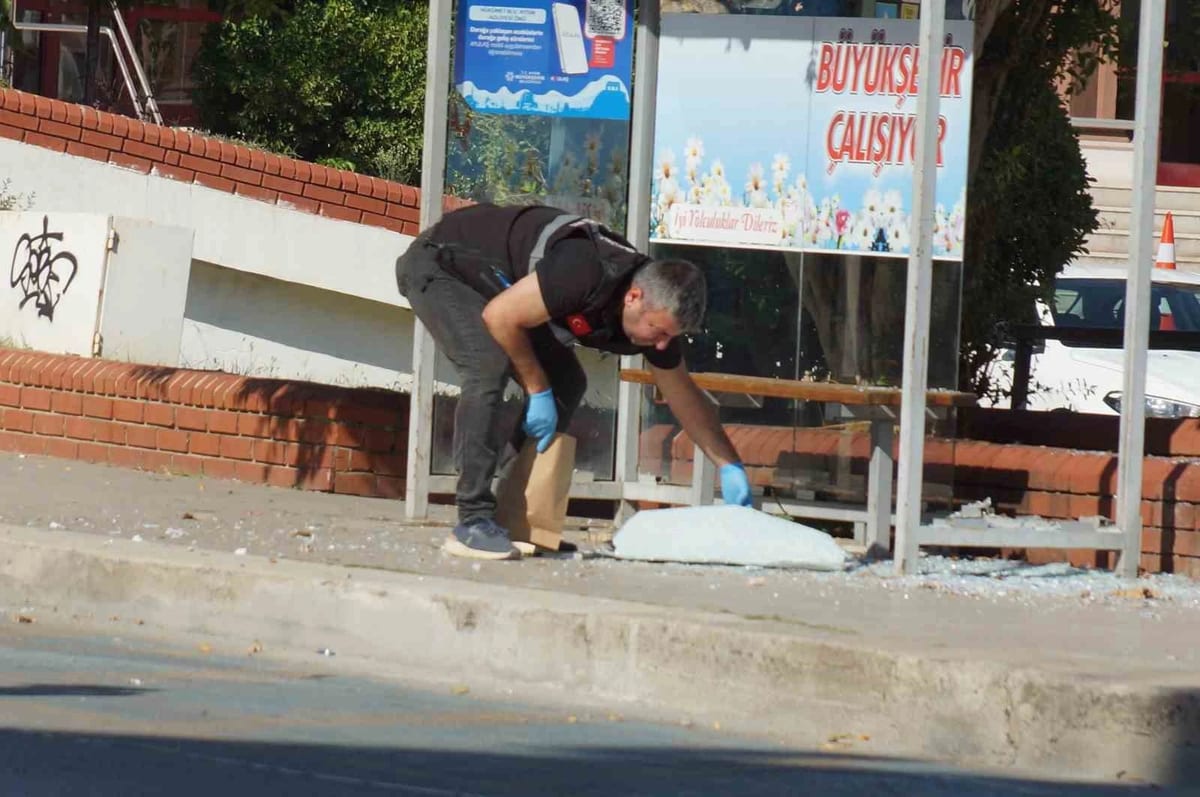 Adliye önündeki şüpheli paket fünye ile patlatıldı