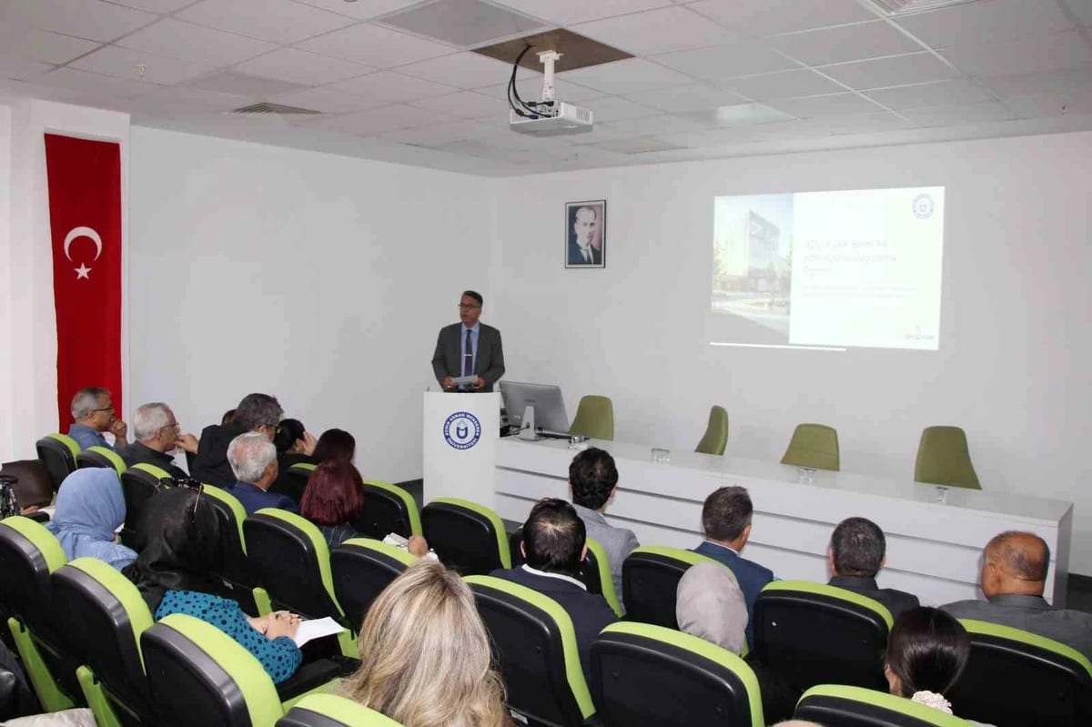 ADÜ’de KVKK komisyon üyelerine kişisel veri koruma eğitimi verildi