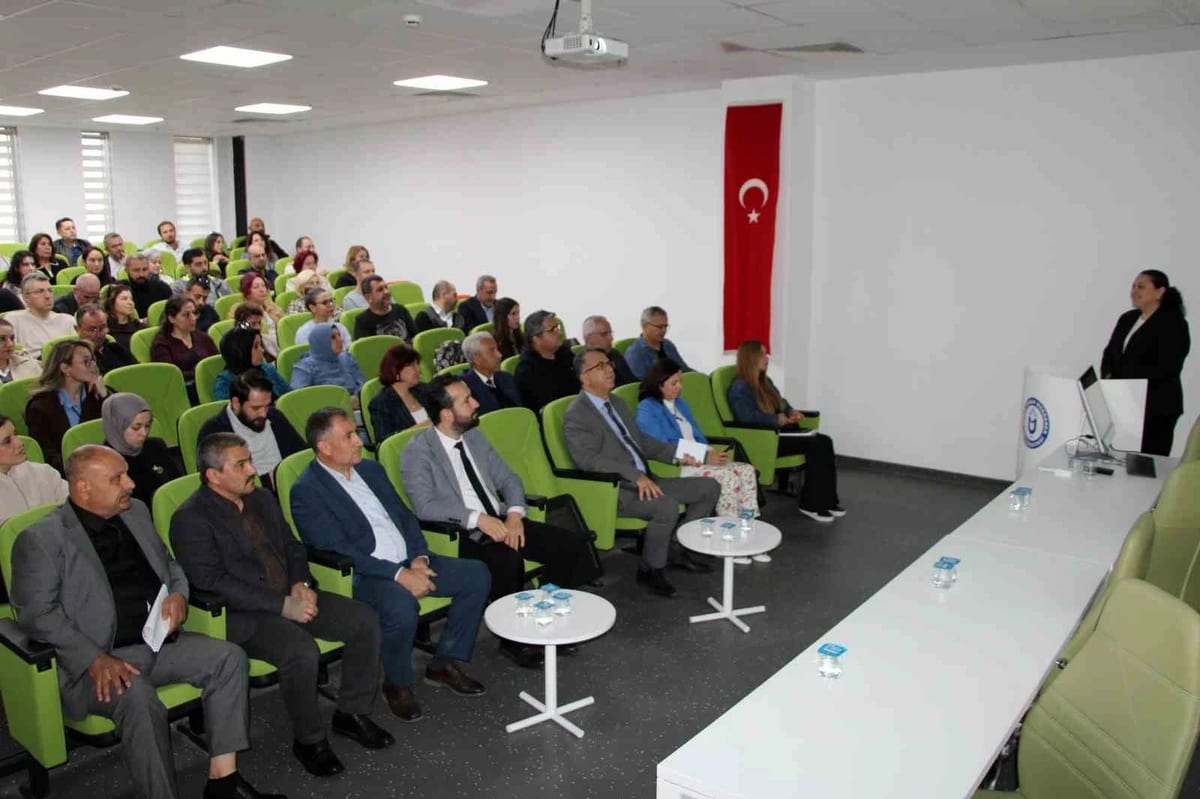ADÜ’de KVKK komisyon üyelerine kişisel veri koruma eğitimi verildi