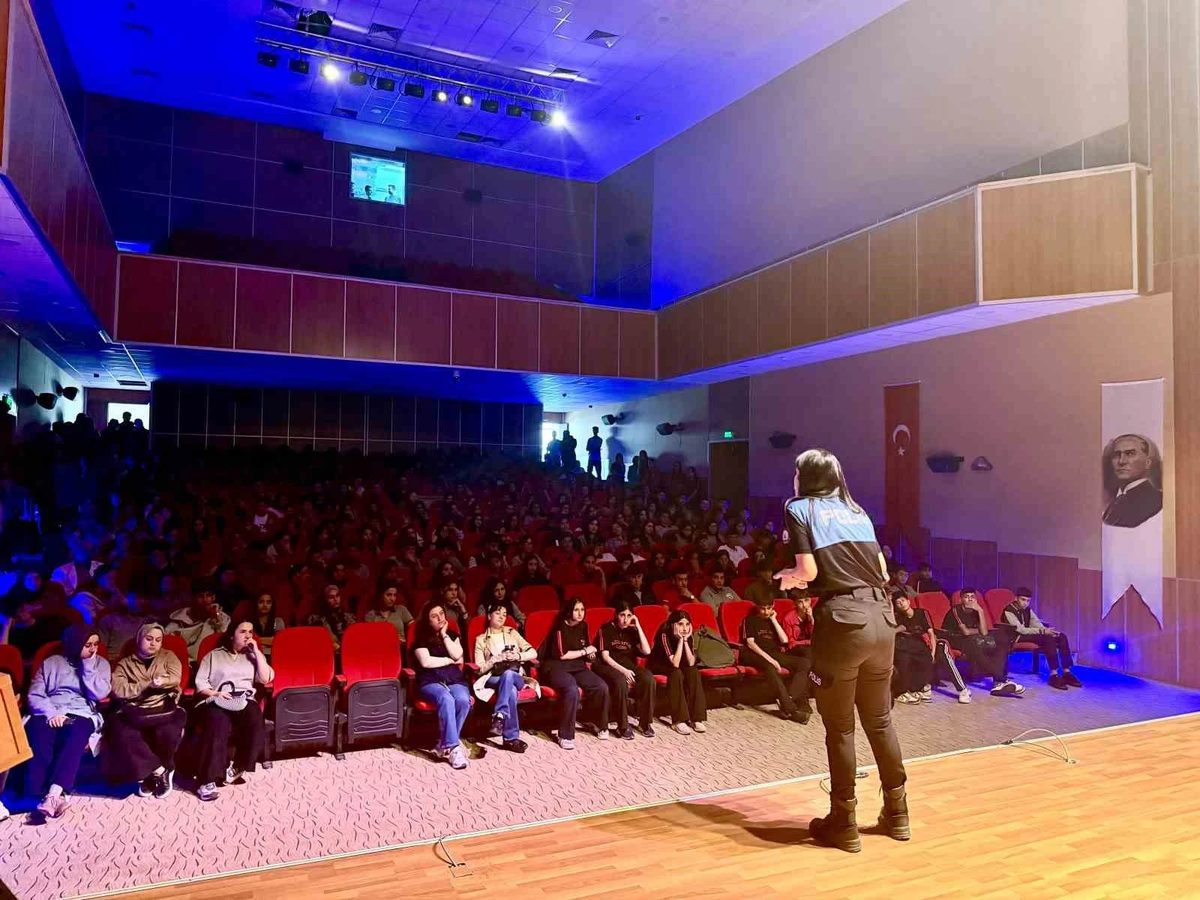 Ağrı’da binlerce öğrenci güvenlik ve dijital risklere karşı bilgilendirildi