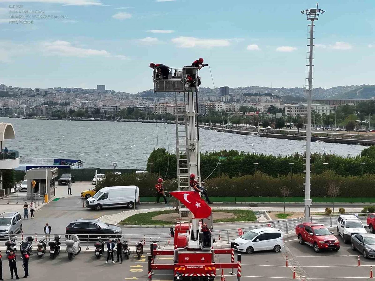 Arabalı yolcu gemisinde yangın tatbikatı