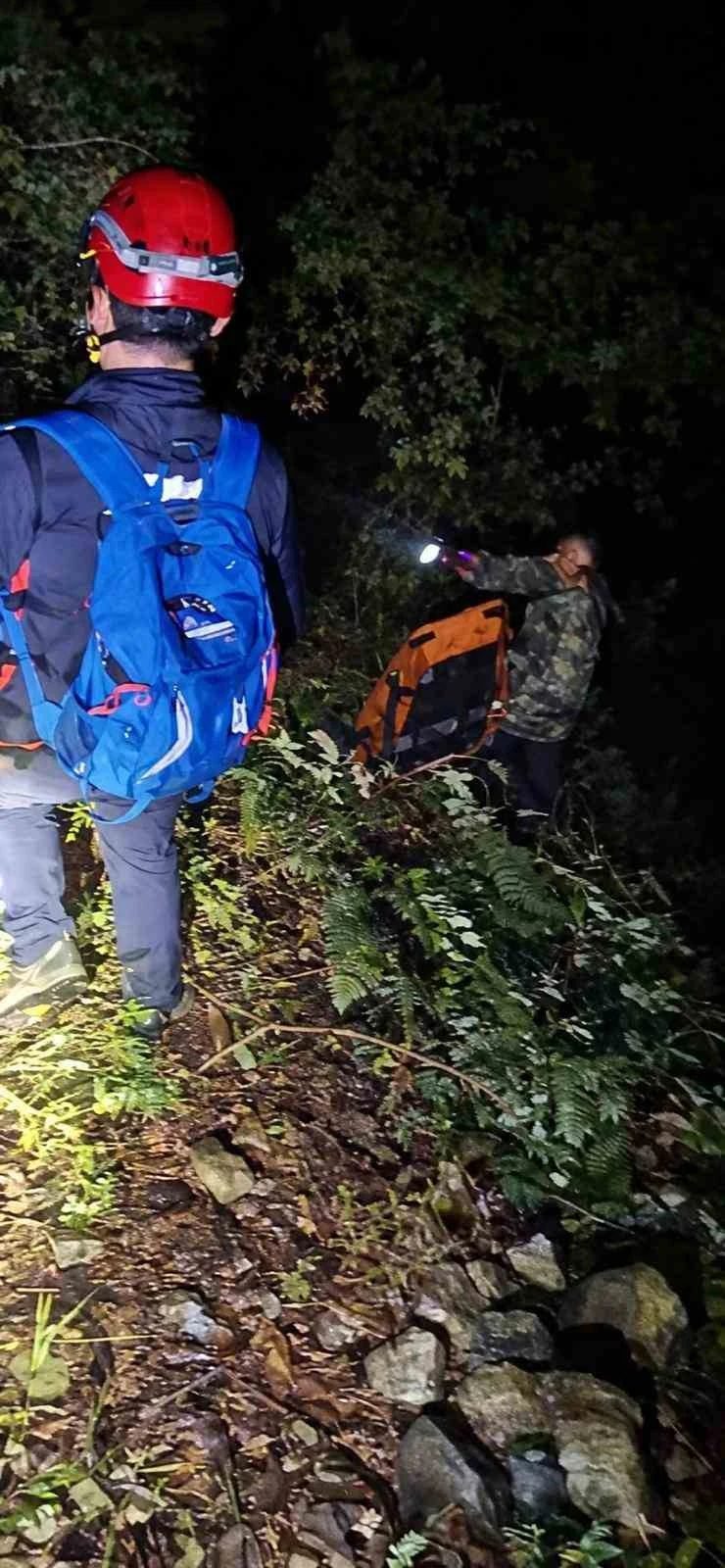 Artvin’de trafik kazası: Baba öldü, iki çocuğu yaralandı