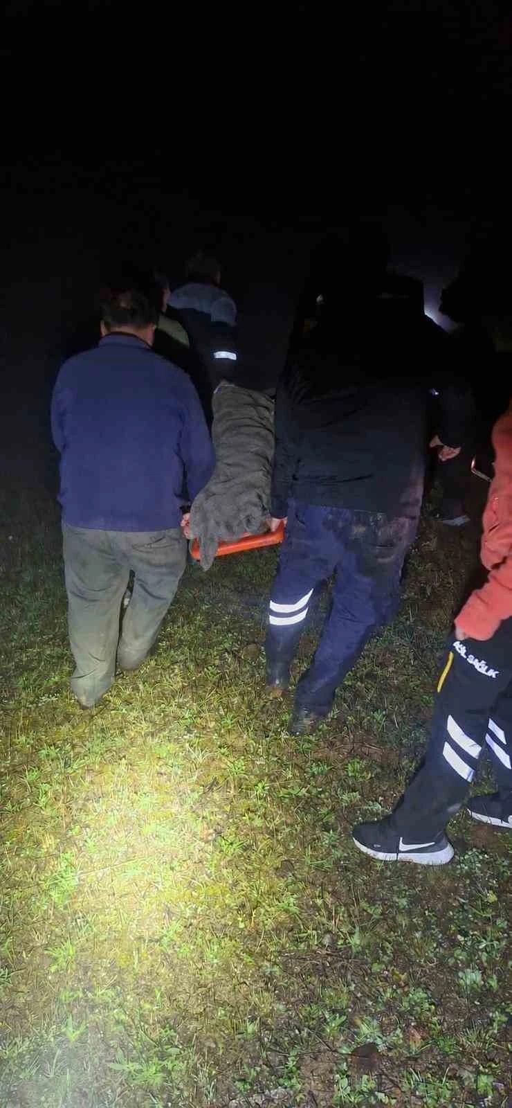 Artvin’de trafik kazası: Baba öldü, iki çocuğu yaralandı