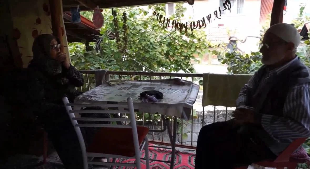 Aşkları Cumhuriyet’in ilk yıllarına dayanıyor: 95 yaşındaki çift, 72 yıllık evliliğiyle yıllara meydana okuyor