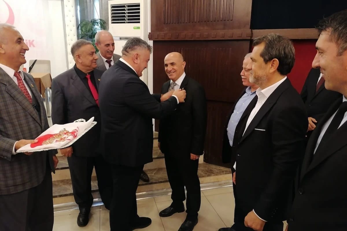 Astsubaylar Günü’nde Büyük Birlik Partisi rozetini taktılar