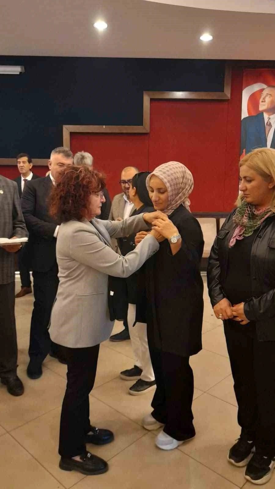 Astsubaylar Günü’nde Büyük Birlik Partisi rozetini taktılar