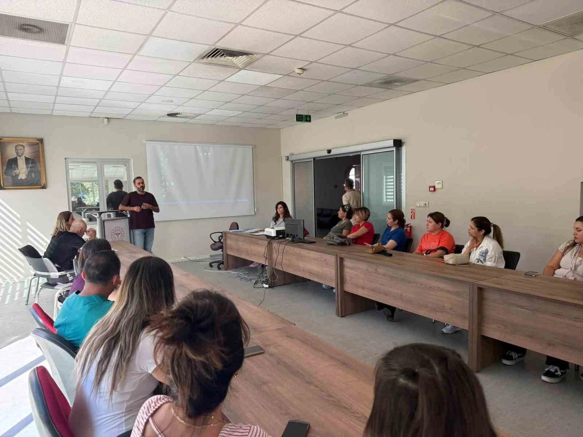 Aydın Atatürk Devlet Hastanesi’nde personele kapsamlı hizmet içi eğitim