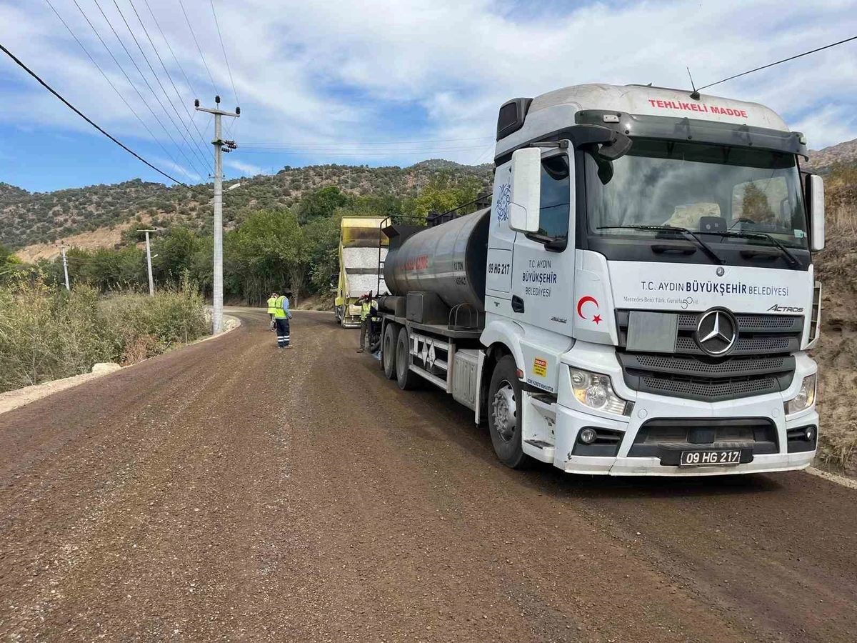 Aydın Büyükşehir’in yol çalışmaları sürüyor