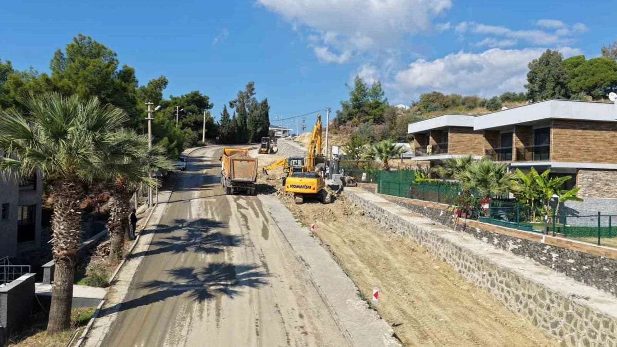 Aydın Büyükşehir, Kuşadası Soğucak’ta yol genişletip iksa yapıyor