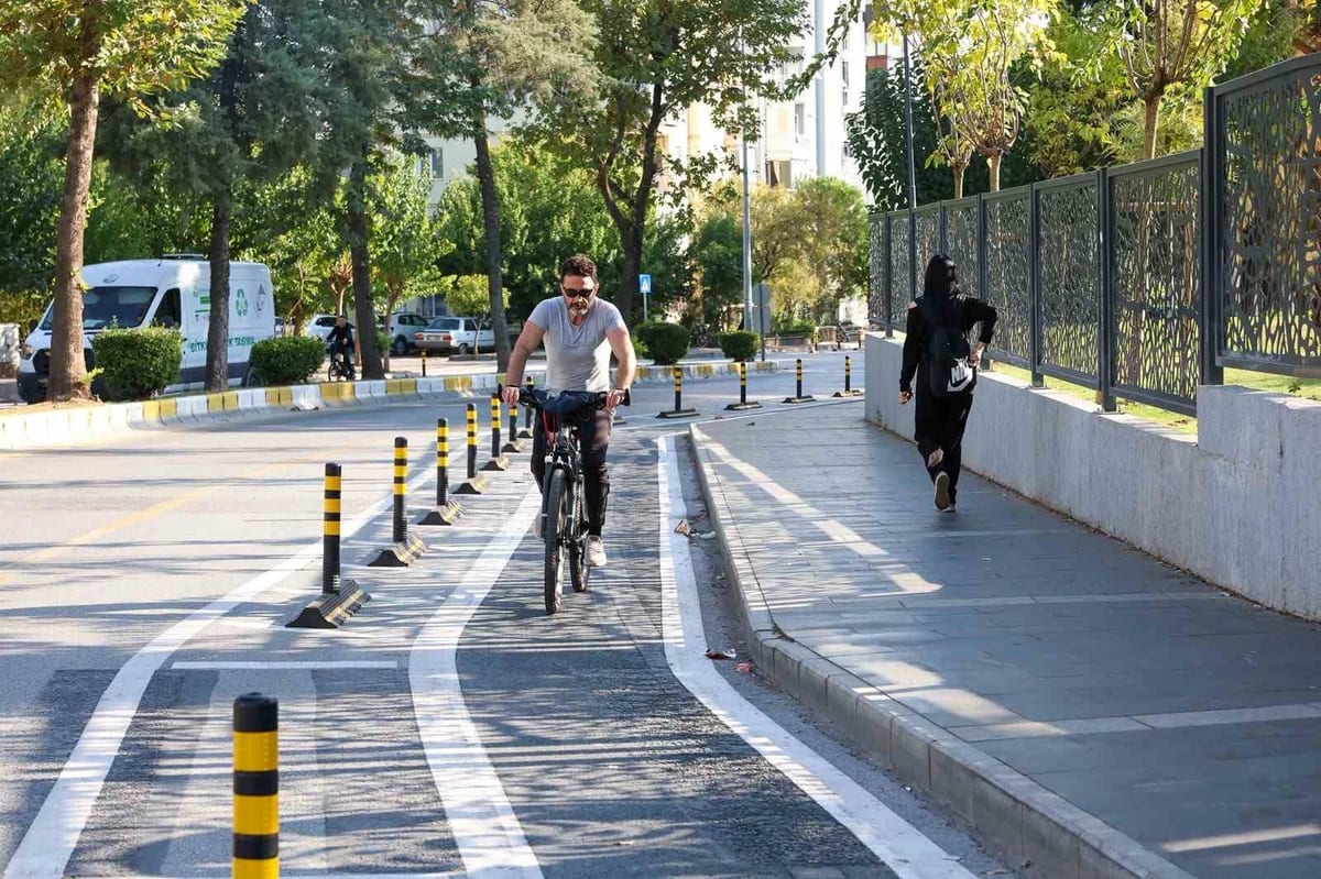 Aydın’da 11 kilometrelik bisiklet yolunun tamamlanan kısımları hizmete girdi