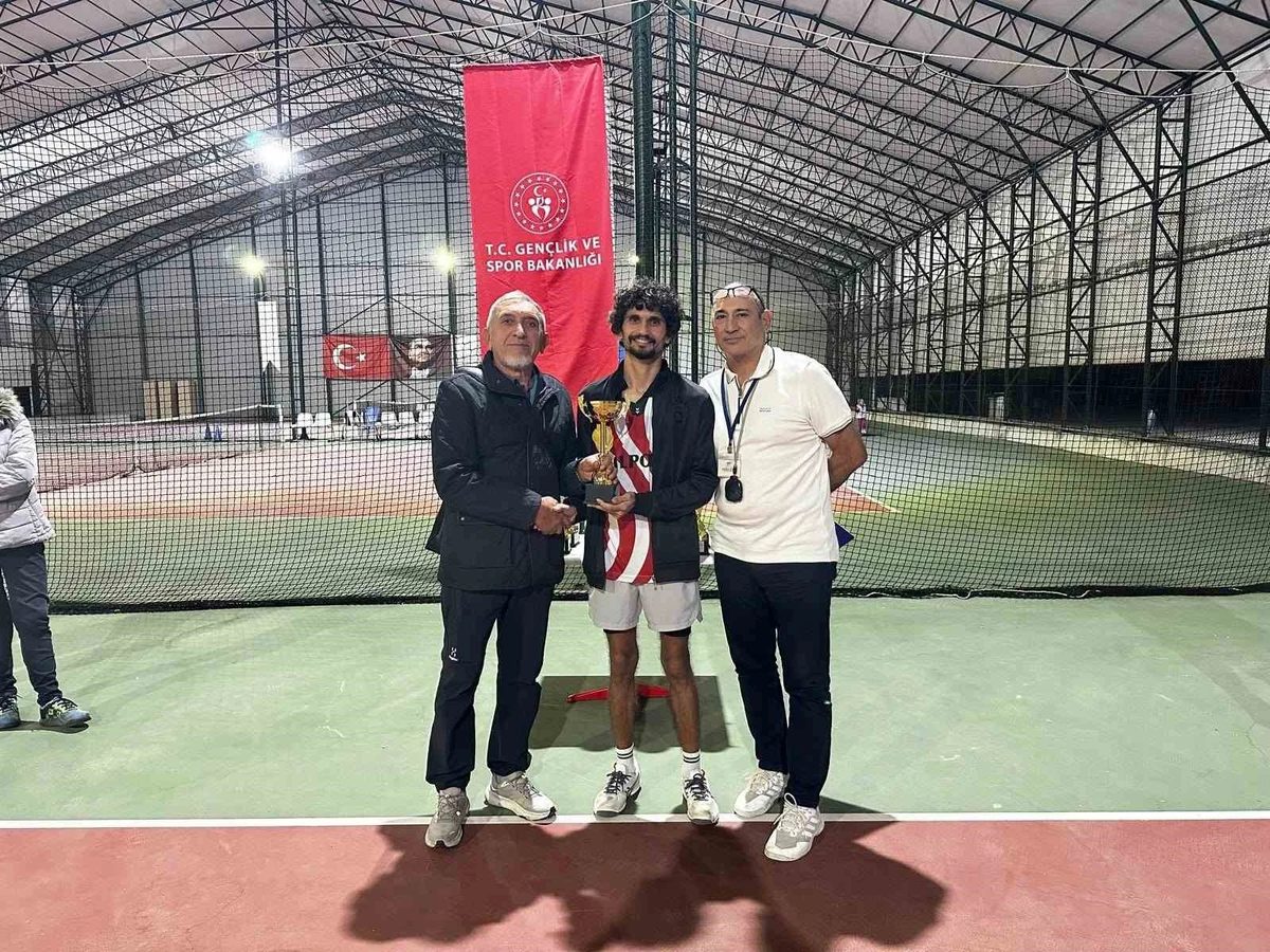 Aydın'da Cumhuriyet Bayramı tenis müsabakaları ADÜ'de tamamlandı