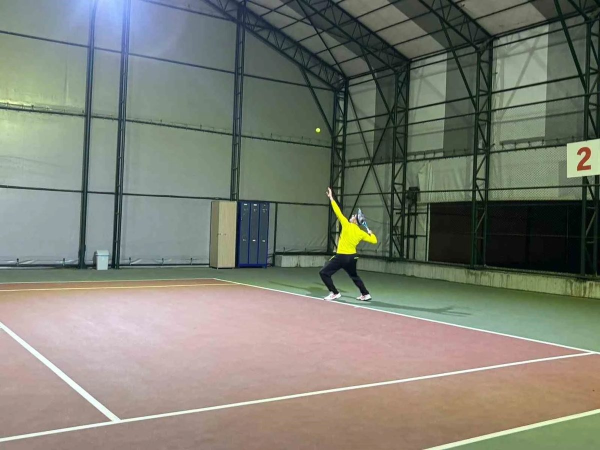 Aydın'da Cumhuriyet Bayramı tenis müsabakaları ADÜ'de tamamlandı