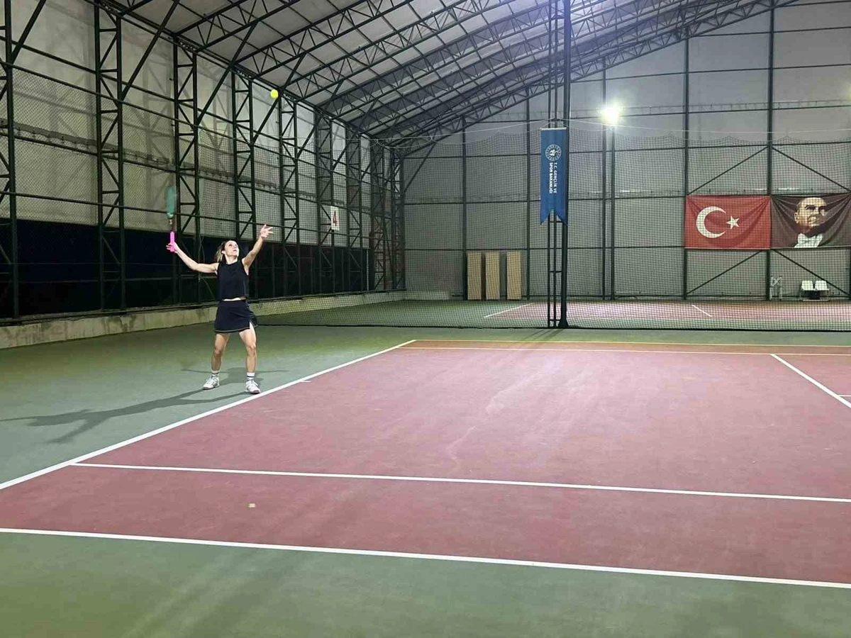 Aydın'da Cumhuriyet Bayramı tenis müsabakaları ADÜ'de tamamlandı
