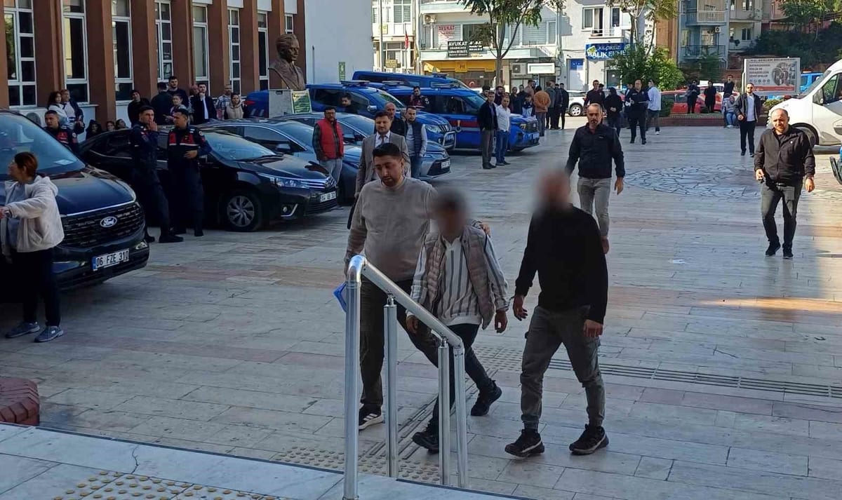 Aydın’da eşini silahla tehdit eden Ü.S. polisten kaçtı, adliyeye sevk edildi