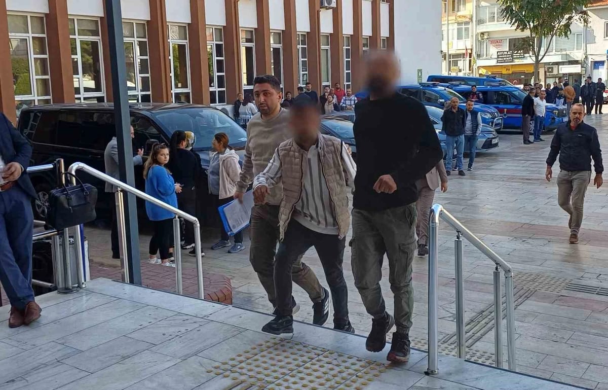 Aydın’da eşini silahla tehdit eden Ü.S. polisten kaçtı, adliyeye sevk edildi