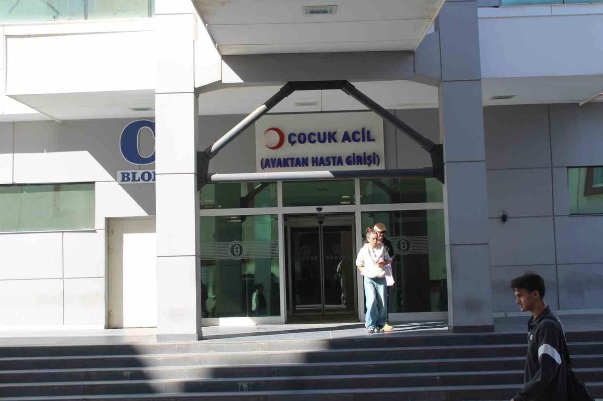 Aydın’da gıda zehirlenmesi: 3 öğrenci hastaneye kaldırıldı
