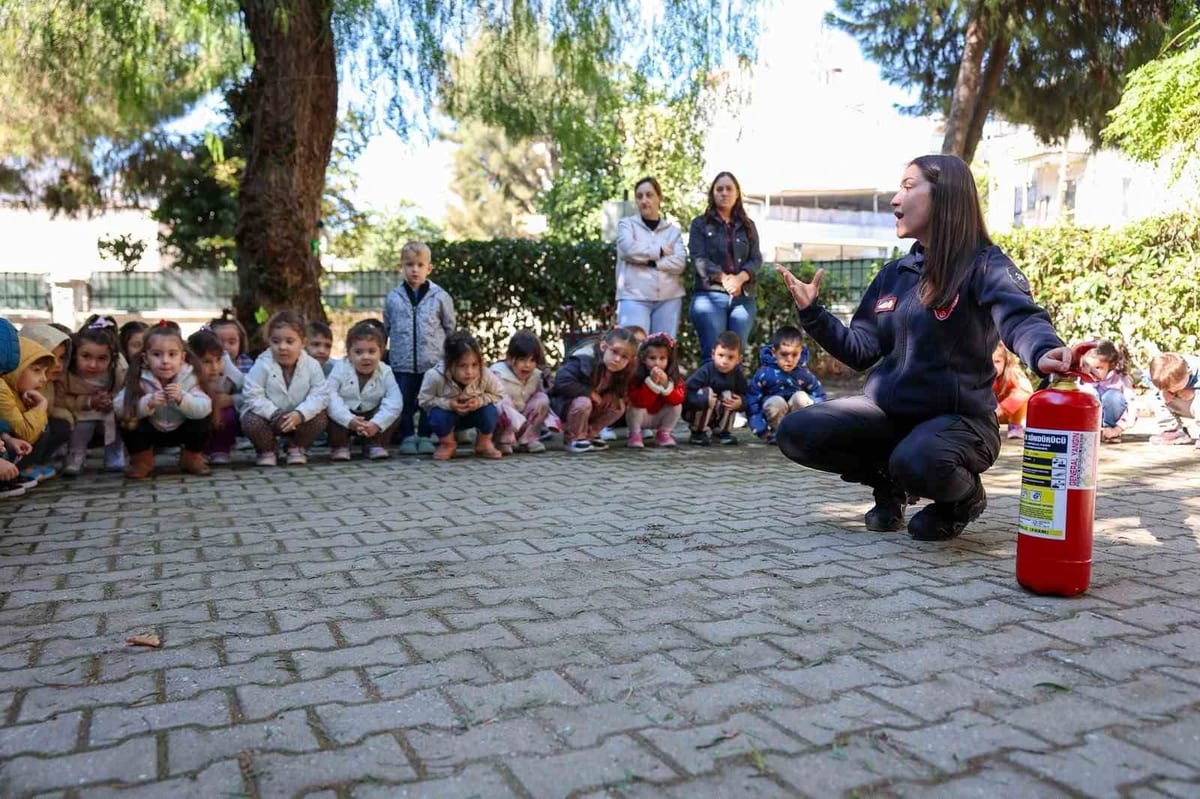 Aydın'da İtfaiye Ekipleri Çocuk Gelişim Merkezlerinde Yangın Eğitimi Verdi