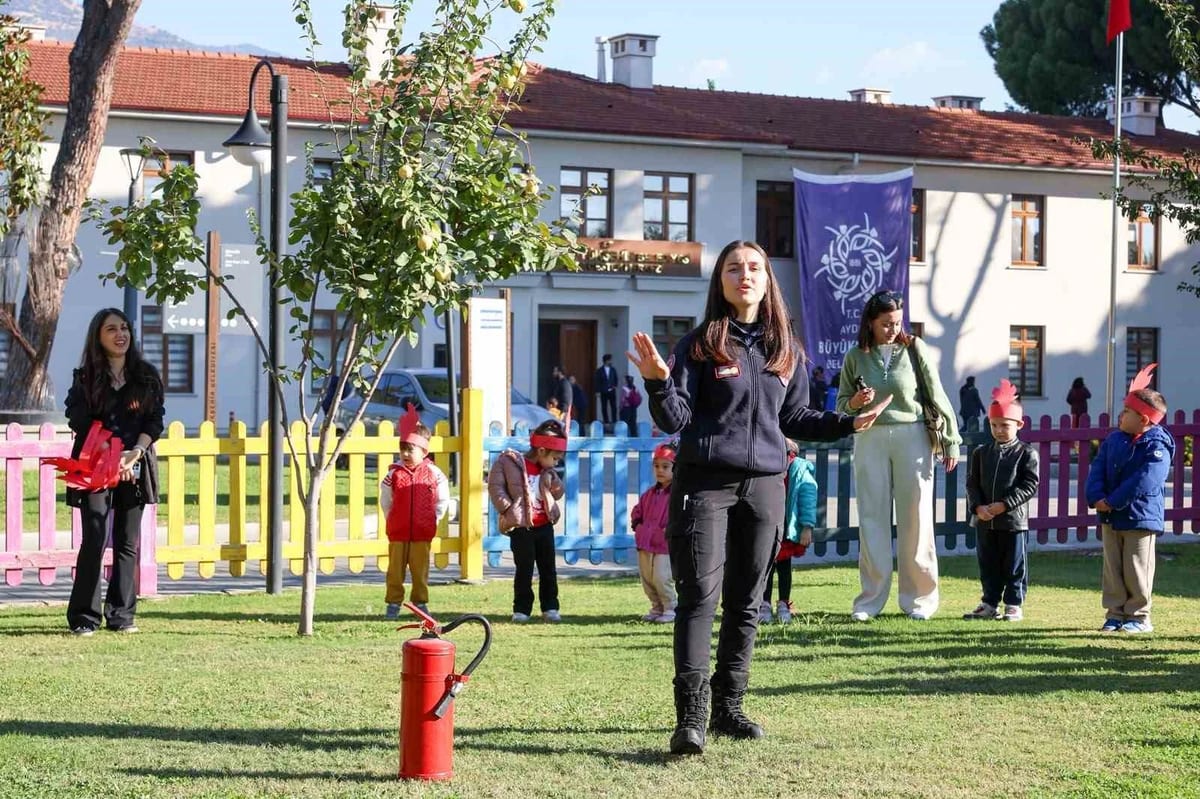 Aydın'da İtfaiye Ekipleri Çocuk Gelişim Merkezlerinde Yangın Eğitimi Verdi