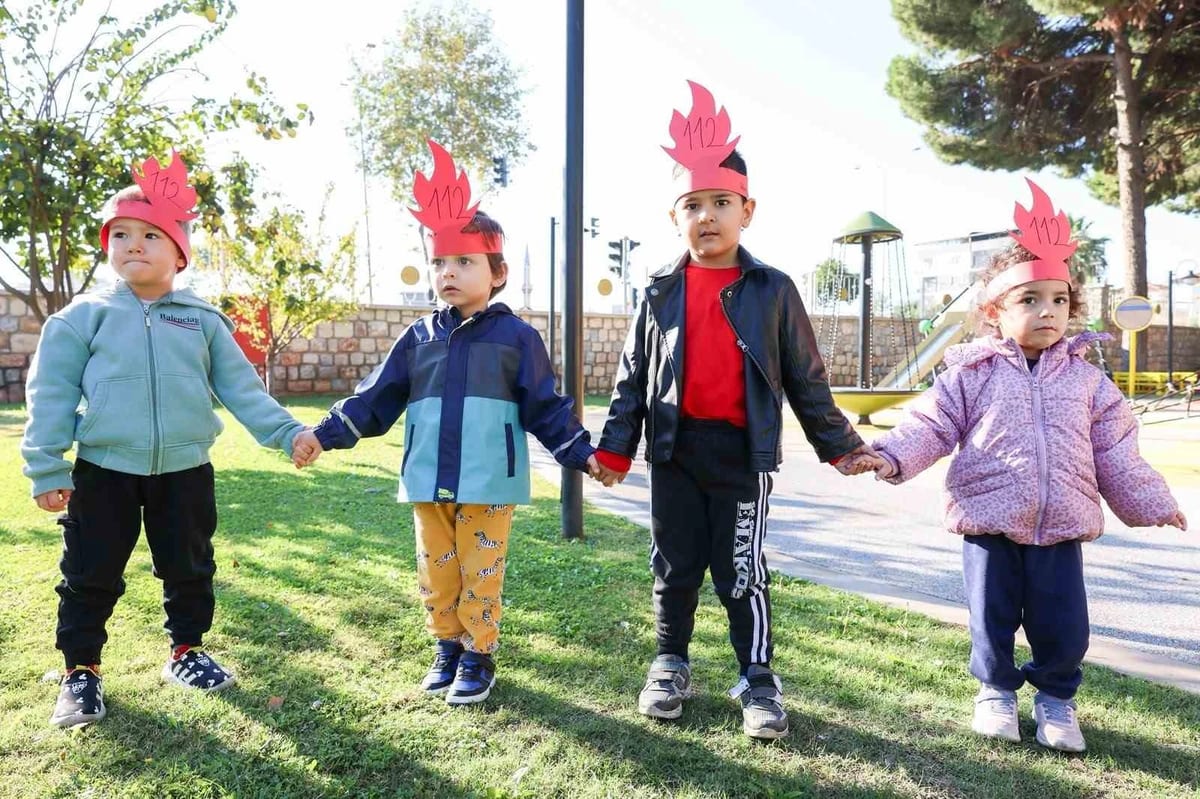 Aydın’da itfaiye ekipleri, çocuklara yangın ve acil durum eğitimi verdi