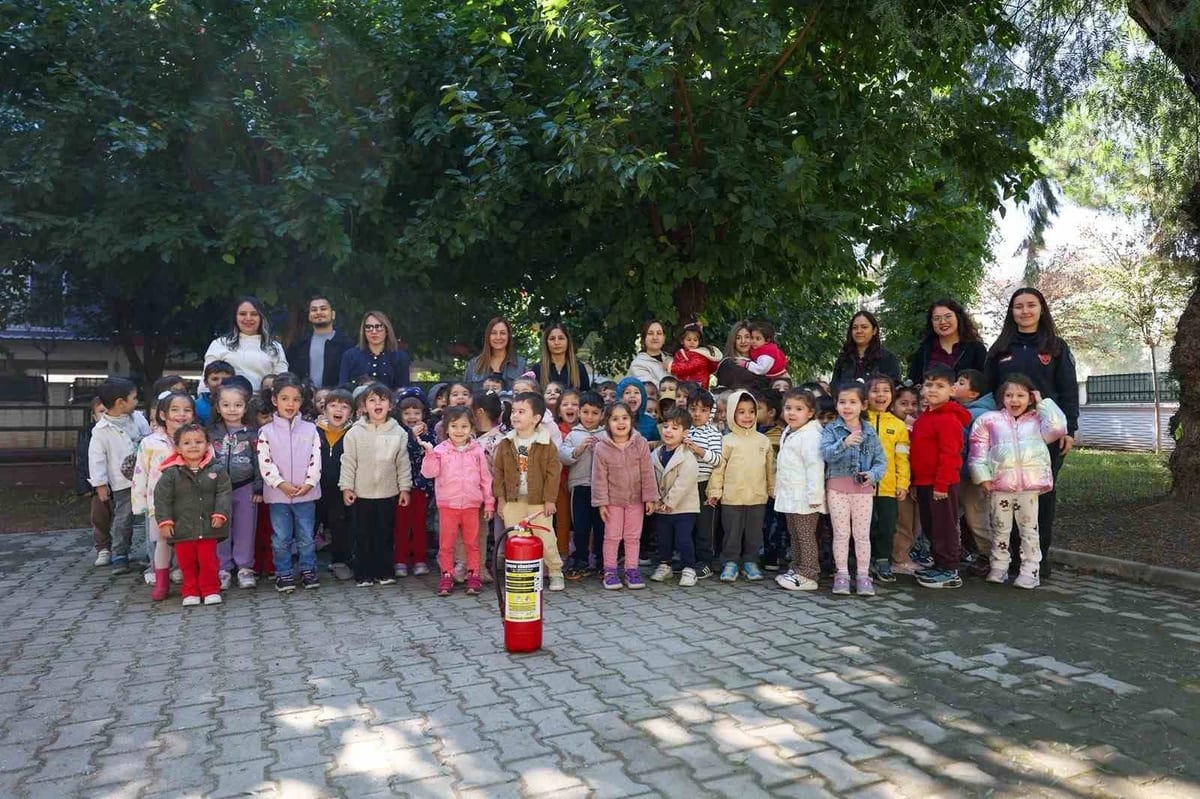 Aydın’da itfaiye ekipleri, çocuklara yangın ve acil durum eğitimi verdi