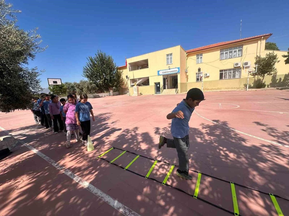 Aydın’da miniklerin antrenmanları devam ediyor
