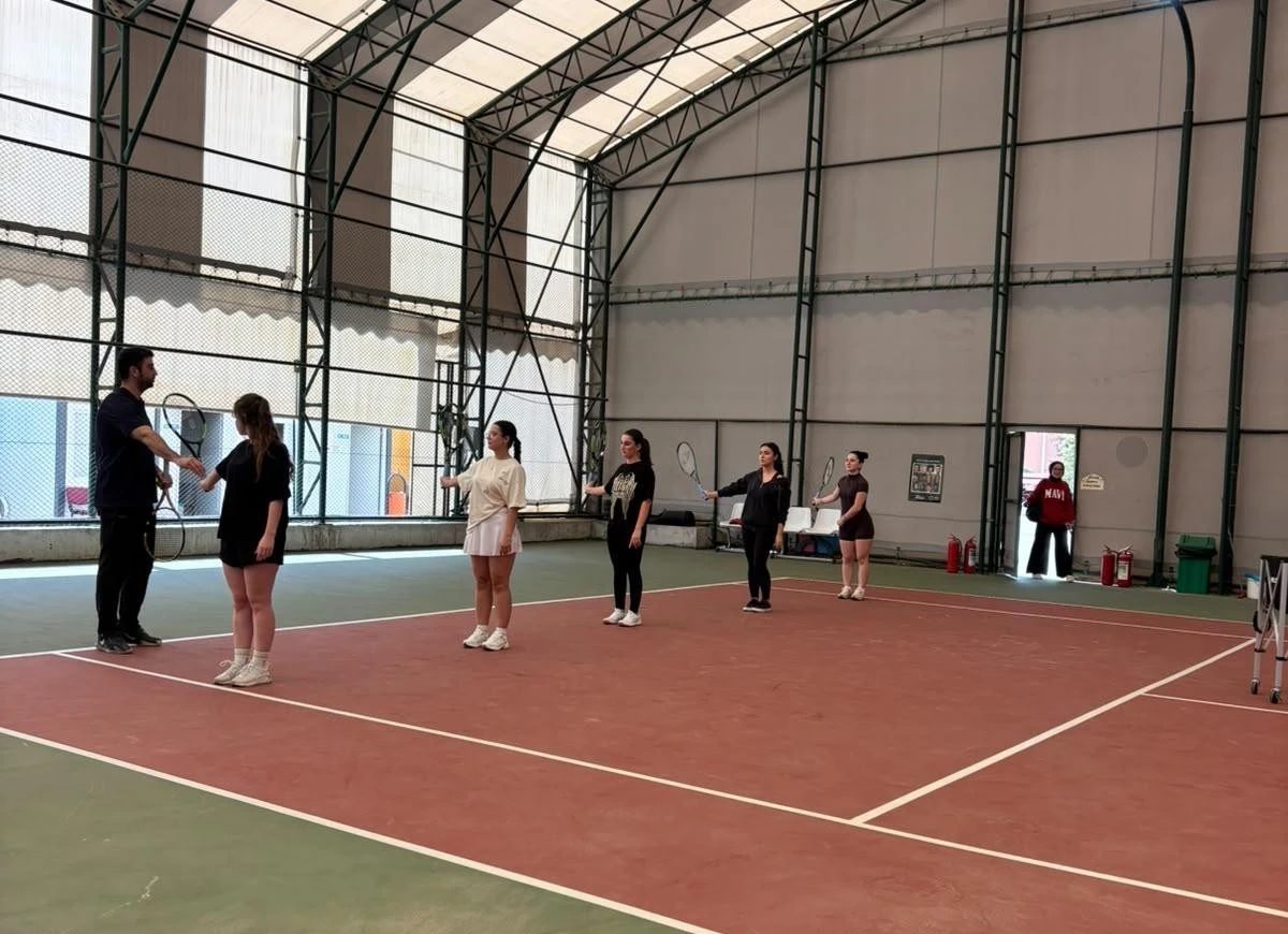 Aydın’da öğrenciler tenis kortuyla buluştu