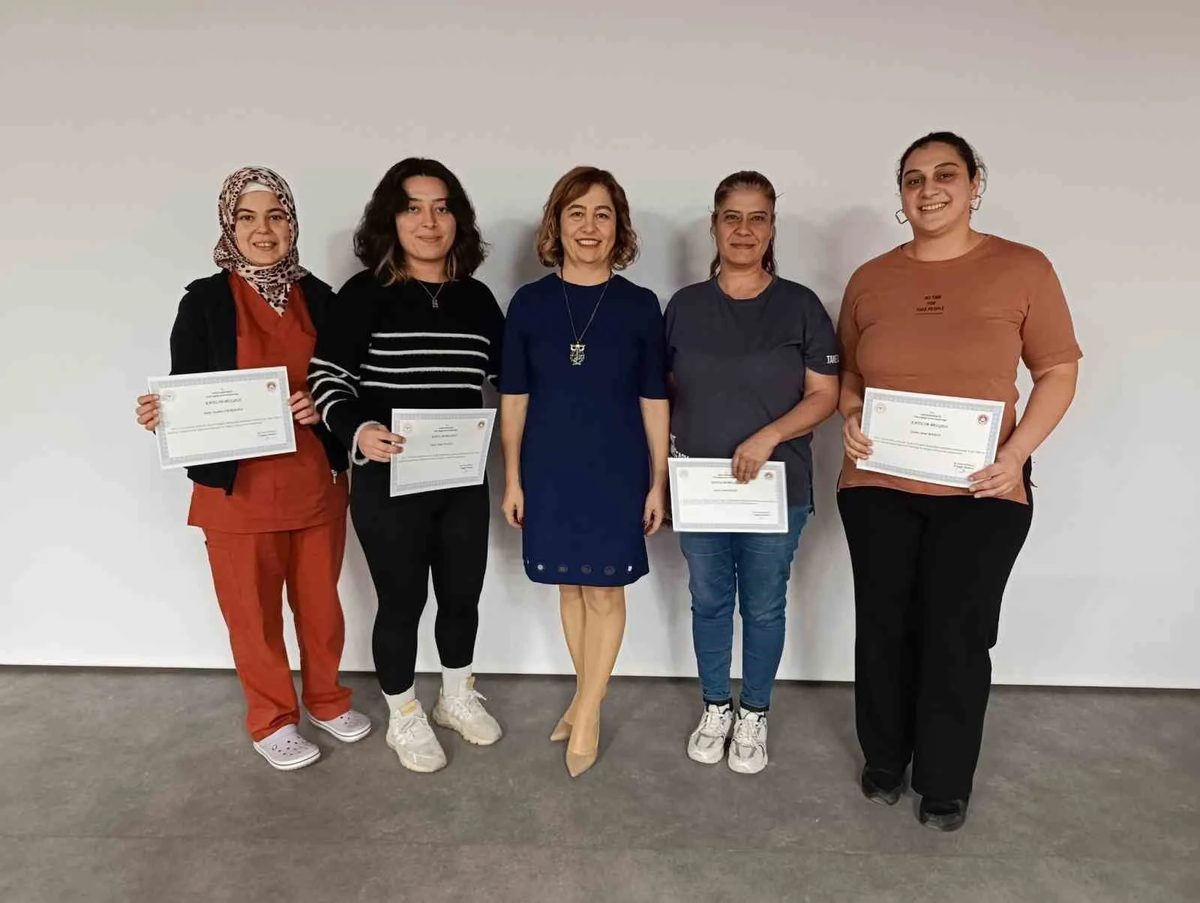 Aydın'da sağlık çalışanları emzirme danışmanlığı sertifikasını aldı