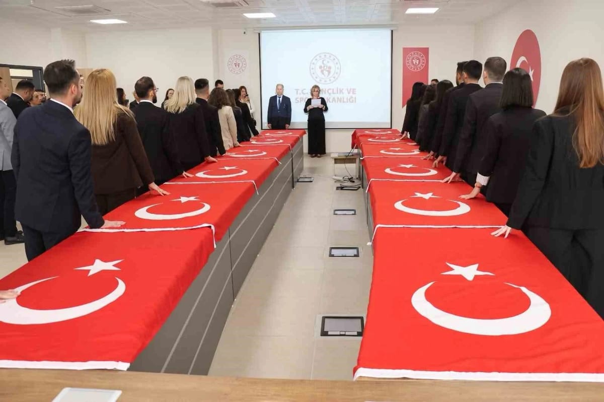 Aydın'da sözleşmeli personel yemin ederek memur kadrosuna atandı