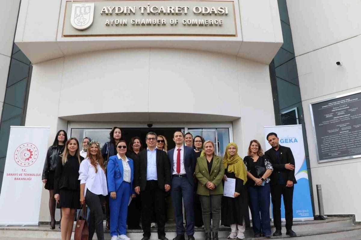 Aydın'da Zeytinyağında Kadın Eli projesinin operatörlerine belge verildi