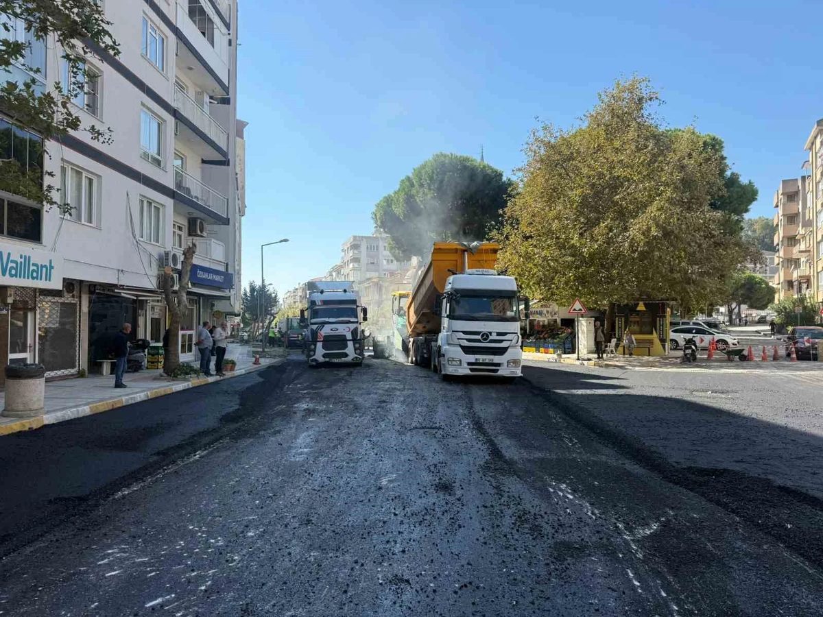 Aydın’ın 17 ilçesinde yol çalışmaları eş zamanlı sürüyor