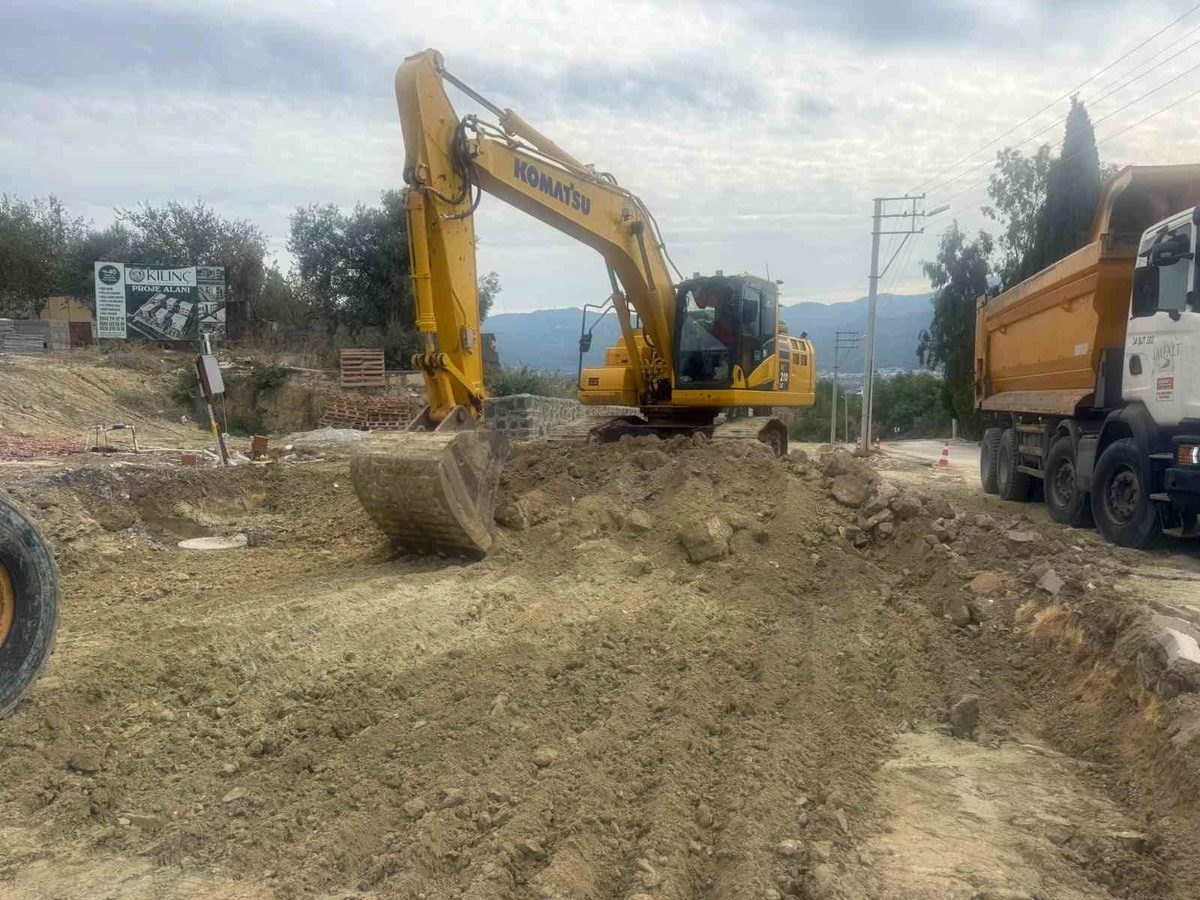 Aydın’ın 17 ilçesinde yol çalışmaları eş zamanlı sürüyor