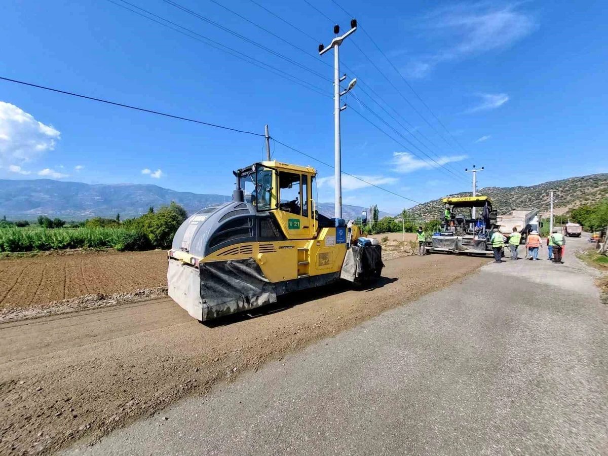 Aydın’ın 17 ilçesinde yollar için eş zamanlı çalışma
