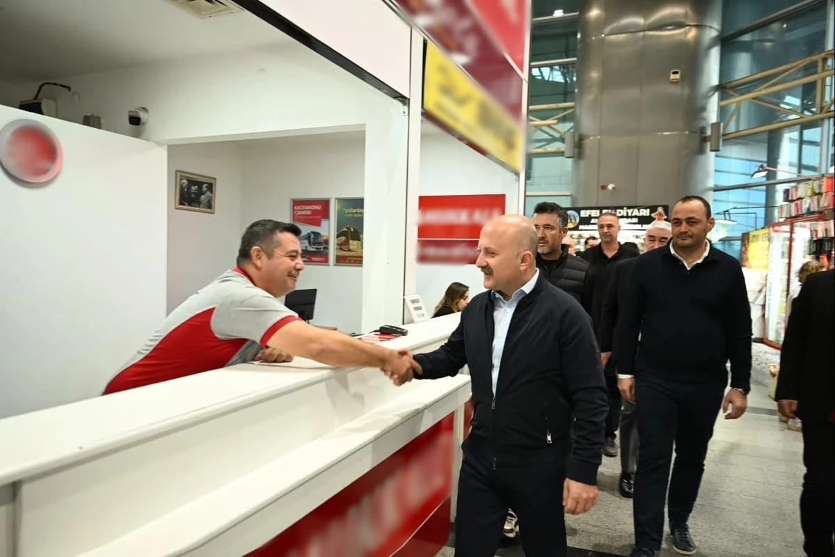 Aydın Valisi Varol, otobüs terminalinde yolcularla buluştu