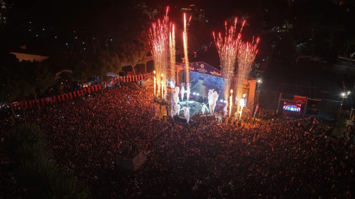 Aydınfest Gençlik Festivali başladı, binlerce kişi Aydın Tekstil Park'ta