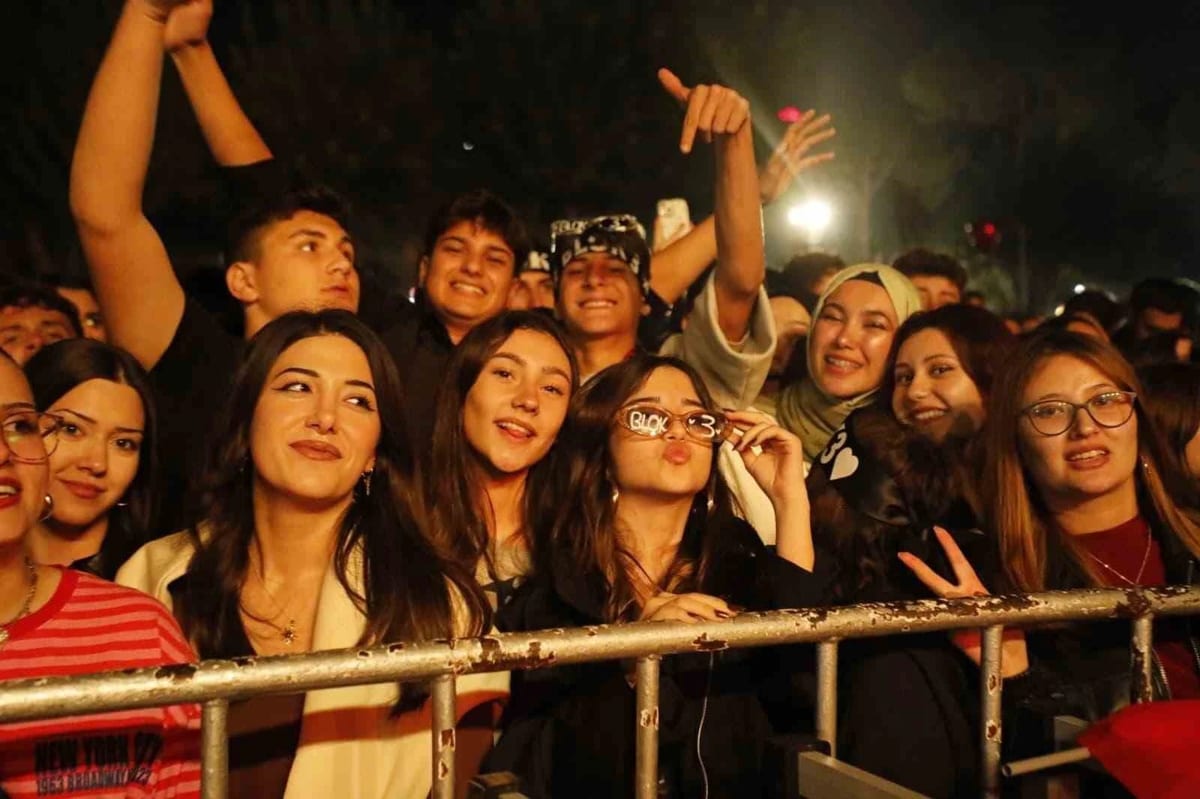 Aydınfest Gençlik Festivali başladı, binlerce kişi Aydın Tekstil Park'ta